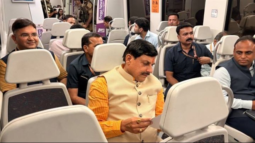 मुख्यमंत्री डॉ. यादव ने दिल्ली मेट्रो में किया सफर