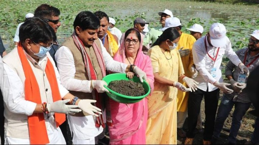 मुख्यमंत्री डॉ. यादव ने गंगा दशहरा पर देवी सागर तालाब में किया श्रमदान