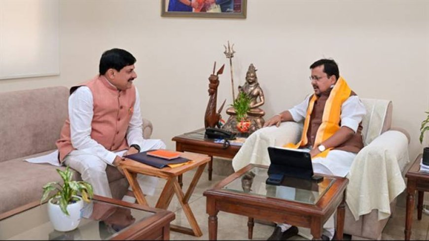 मुख्यमंत्री डॉ. मोहन यादव ने आज नई दिल्ली में राष्ट्रीय अध्यक्ष श्री नितिन नबीन से उनके निवास पर पुष्प-गुच्छ भेंट कर शिष्टाचार भेंट की।