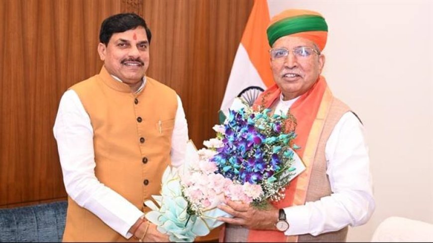 मुख्यमंत्री डॉ.मोहन यादव ने गुरूवार को नई दिल्ली में केंद्रीय विधि एवं न्याय राज्य मंत्री (स्वतंत्र प्रभार) श्री अर्जुन राम मेघवाल का उनके कार्यालय में पुष्प-गुच्छ भेंट कर स्वागत किया।