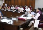 मुख्यमंत्री डॉ. मोहन यादव की अध्यक्षता में  मंत्रालय में मन्त्रि-परिषद की बैठक वंदे मातरम् गान के साथ आरंभ हुई।