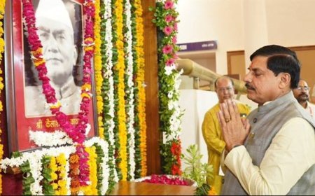 मुख्यमंत्री डॉ. यादव ने पूर्व मुख्यमंत्री स्व. कैलाश नाथ काटजू की जयंती पर पुष्पांजलि की अर्पित