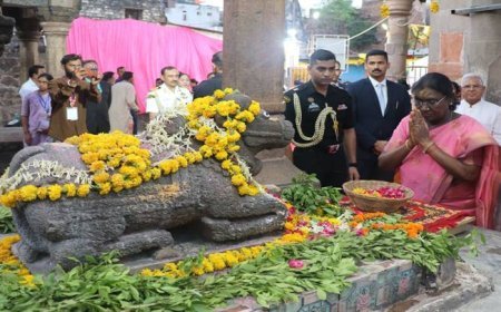राष्ट्रपति श्रीमती मुर्मु ने ओंकारेश्वर तीर्थ और ज्योतिर्लिंग ममलेश्वर के दर्शन कर किया अभिषेक