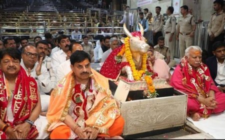 मुख्यमंत्री डॉ. यादव और केंद्रीय मंत्री श्री मनोहर लाल ने बाबा महाकाल की शयन आरती में शामिल होकर लिया दर्शन लाभ