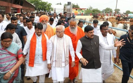 मुख्यमंत्री डॉ. मोहन यादव एवं केंद्रीय आवासन एवं शहरी कार्य मंत्री श्री मनोहर लाल ने उज्जैन में कपिला गोशाला का निरीक्षण किया।