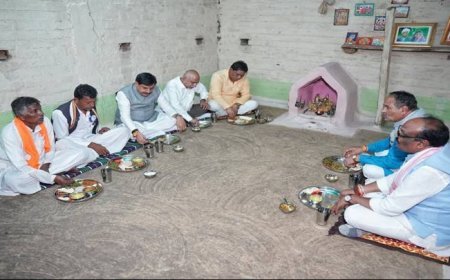 मुख्यमंत्री डॉ.यादव ने कुकरू में ग्रामीण श्री शानू मंगल के परिवार के साथ किया रात्रि भोजन