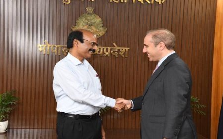 पुलिस महानिदेशक श्री कैलाश मकवाणा से नीदरलैंड के कॉन्सुल जनरल ने की शिष्टाचार भेंट