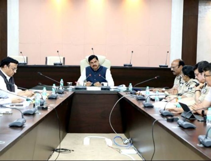 बेहतर कानून व्यवस्था के लिए वरिष्ठ अधिकारी भी रहें मुस्तैद : मुख्यमंत्री डॉ. यादव