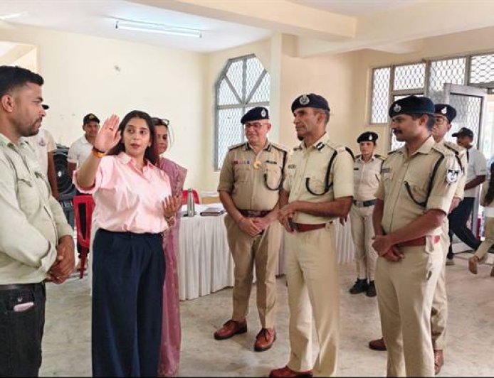 सामुदायिक सुरक्षा शिविरों में पुलिस अब सुरक्षा के साथ स्वास्थ्य, शिक्षा, रोजगार एवं कौशल विकास की भी बना रही है मजबूत आधारशिला
