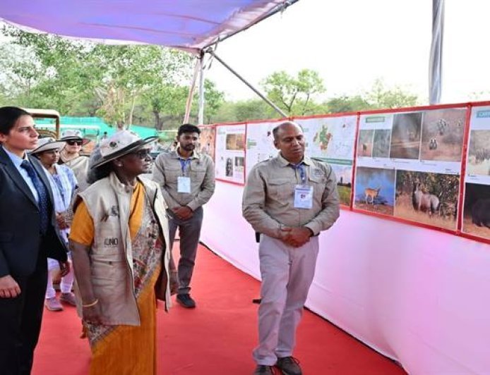 राष्ट्रपति ने किया चीता कमांड कंट्रोल सेंटर का भ्रमण, चीता प्रदर्शिनी भी देखी