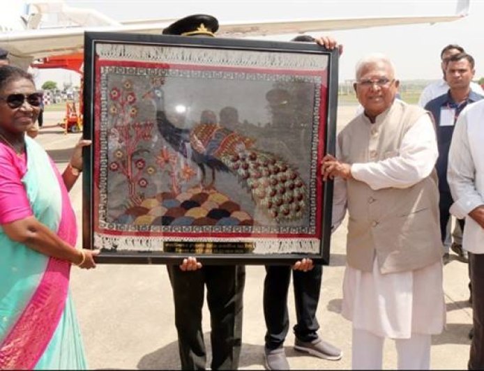 राष्ट्रपति श्रीमती मुर्मु को ग्वालियर विमानतल पर दी भावभीनी विदाई