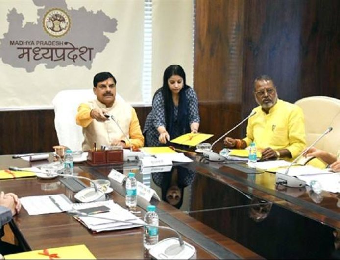 बुजुर्गों और असहाय लोगों का आदर करना हमारा धर्म : मुख्यमंत्री डॉ. यादव