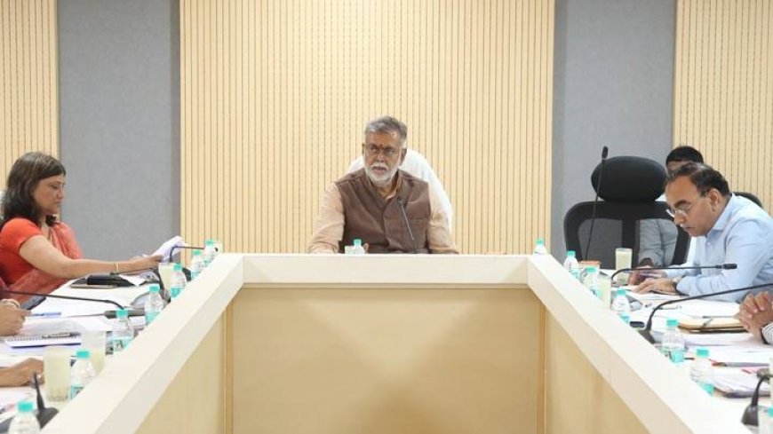 योजनाओं के क्रियान्वयन में रखें पारदर्शिता : मंत्री श्री पटेल