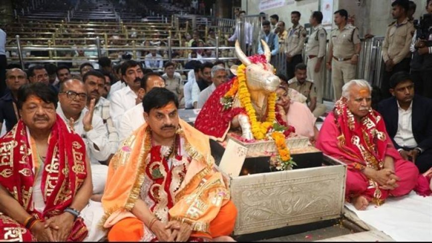 मुख्यमंत्री डॉ. यादव और केंद्रीय मंत्री श्री मनोहर लाल ने बाबा महाकाल की शयन आरती में शामिल होकर लिया दर्शन लाभ