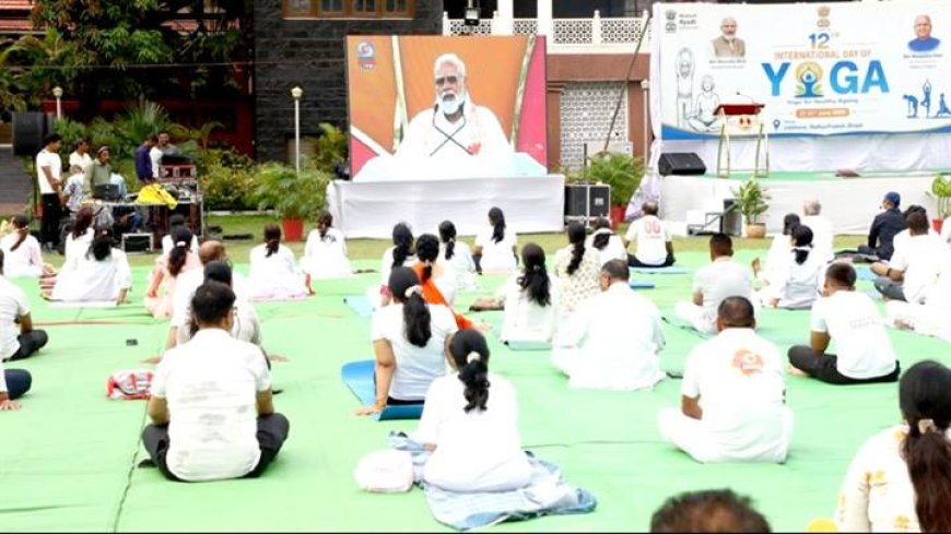 12वाँ अंतर्राष्ट्रीय योग दिवस कार्यक्रम लोकभवन में मना