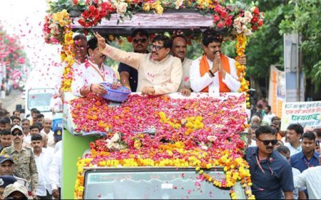 मुख्यमंत्री डॉ. मोहन यादव ने शाजापुर के कालापीपल में रोड शो कर जनता का अभिवादन किया।