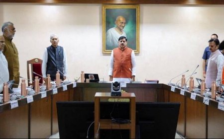 मुख्यमंत्री डॉ. मोहन यादव की अध्यक्षता में मंगलवार को मंत्रालय में मन्त्रि - परिषद की बैठक आरंभ हुई।