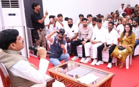 मुख्यमंत्री डॉ. यादव ने इंदौर में सोशल मीडिया इन्फ्लुएंसर्स के साथ किया आत्मीय व प्रेरक संवाद