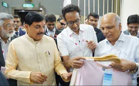 मुख्यमंत्री डॉ. मोहन यादव ने नई दिल्ली के भारत मंडपम में आयोजित "भारत टैक्स 2026" कार्यक्रम में प्रदर्शनी का अवलोकन किया।