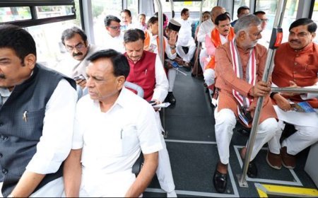 मुख्यमंत्री डॉ. मोहन यादव जगदीशपुर में होने वाली मंत्रि-परिषद की बैठक में शामिल होने मुख्यमंत्री निवास से मंत्रीगण के साथ ई-बस से रवाना हुए।