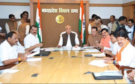 मुख्यमंत्री डॉ. मोहन यादव विधानसभा में मानसून सत्र के पहले दिन आयोजित कार्य मंत्रणा समिति की बैठक में शामिल हुए।