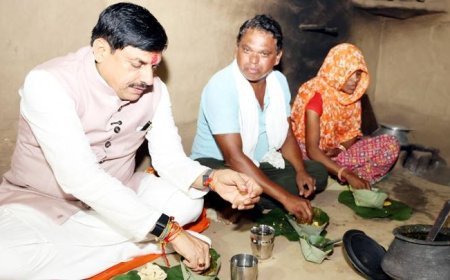 मुख्यमंत्री डॉ. यादव ने जनजातीय परिवार के घर किया भोजन