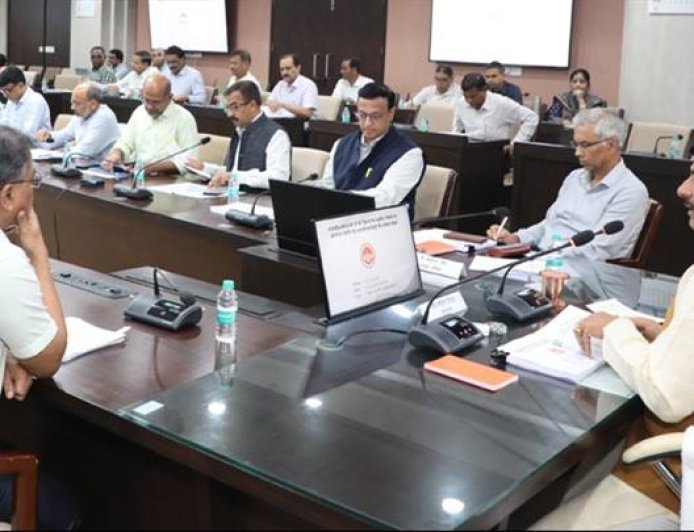 "स्कूल चलें अभियान के दौरान ही कराएं सांदीपनि विद्यालय भवनों का लोकार्पण : मुख्यमंत्री डॉ. यादव