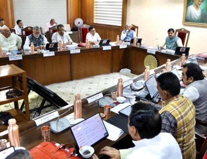 मंत्रि-परिषद ने प्रदेश में अधोसंरचनात्मक विकास और पुनर्वास कार्यों के लिये दी 2,300 करोड़ रूपये की स्वीकृति