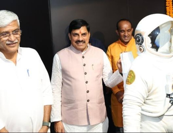 अंतरिक्ष दीर्घा में विज्ञान से संबंधित कृतियां विश्व स्तरीय : मुख्यमंत्री डॉ. यादव