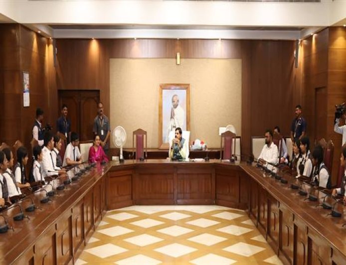 राष्ट्र निर्माण में सक्रिय भूमिका निभाना जागरूक नागरिक की पहचान : मुख्यमंत्री डॉ. यादव