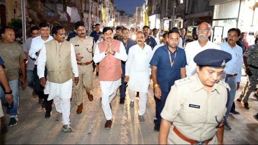 मुख्यमंत्री डॉ. यादव ने शहर का भ्रमण दो पहिया वाहन और पैदल चल कर किया