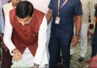 मुख्यमंत्री डॉ.मोहन यादव ने चित्रकूट विकास प्राधिकरण स्थित आश्रय स्थल में बाढ़ पीड़ितों को राहत सामग्री वितरित की।