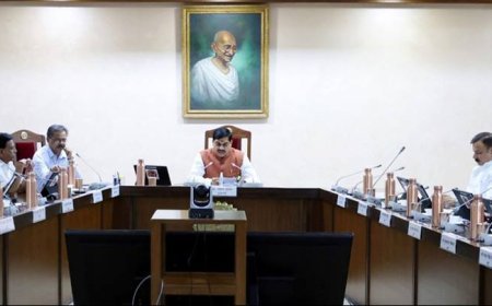 मुख्यमंत्री डॉ. मोहन यादव की अध्यक्षता में मंत्रालय में मन्त्रि-परिषद की बैठक आरंभ हुई।