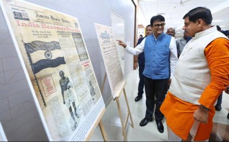मुख्यमंत्री डॉ. मोहन यादव ने माखनलाल चतुर्वेदी पत्रकारिता एवं संचार विश्वविद्यालय के अभ्युदय : 2026 में आयोजित प्रदर्शनी का अवलोकन किया।