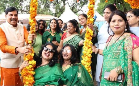 मुख्यमंत्री डॉ. यादव बहनों के आग्रह पर झूला उत्सव में पहुंचे