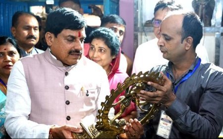 मुख्यमंत्री डॉ. यादव पीतल शिल्पकार के घर पहुंचे