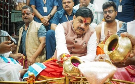 मुख्यमंत्री डॉ. यादव ने श्री अंगारेश्वर महादेव का किया पंचामृत अभिषेक