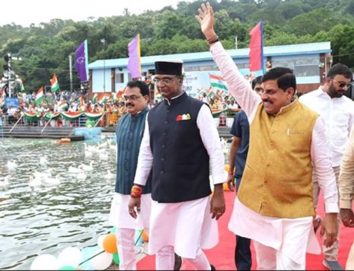 बड़े तालाब में तिरंगा नौका यात्रा निकालकर प्रदेश ने रचा नया कीर्तिमान : मुख्यमंत्री डॉ. यादव