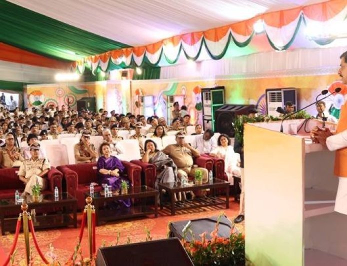 देशभक्ति, कर्तव्य और जनसेवा के प्रति समर्पण का सम्मान हैं सेवा पदक : मुख्यमंत्री डॉ. यादव