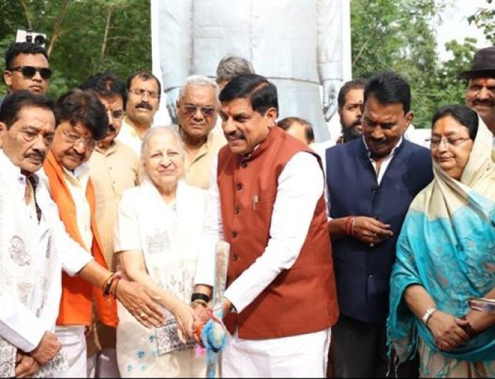 मुख्यमंत्री डॉ. यादव ने स्व. श्री अटल बिहारी वाजपेयी की 25 फीट ऊंची प्रतिमा स्थापना के लिए किया भूमिपूजन
