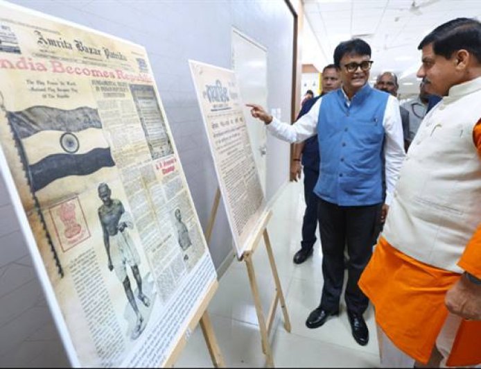 मुख्यमंत्री डॉ. मोहन यादव ने माखनलाल चतुर्वेदी पत्रकारिता एवं संचार विश्वविद्यालय के अभ्युदय : 2026 में आयोजित प्रदर्शनी का अवलोकन किया।