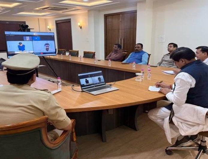 मुख्यमंत्री डॉ. यादव शनिवार को दिल्ली से सीधे रीवा पहुंचे