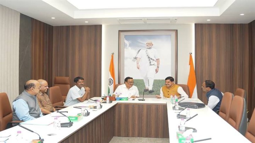 मुख्यमंत्री डॉ. यादव ने केंद्रीय मंत्री श्री पाटिल से की सौजन्य भेंट