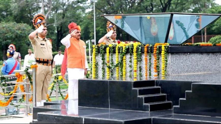 मुख्यमंत्री डॉ. यादव ने शौर्य स्मारक में किया शहीदों को नमन