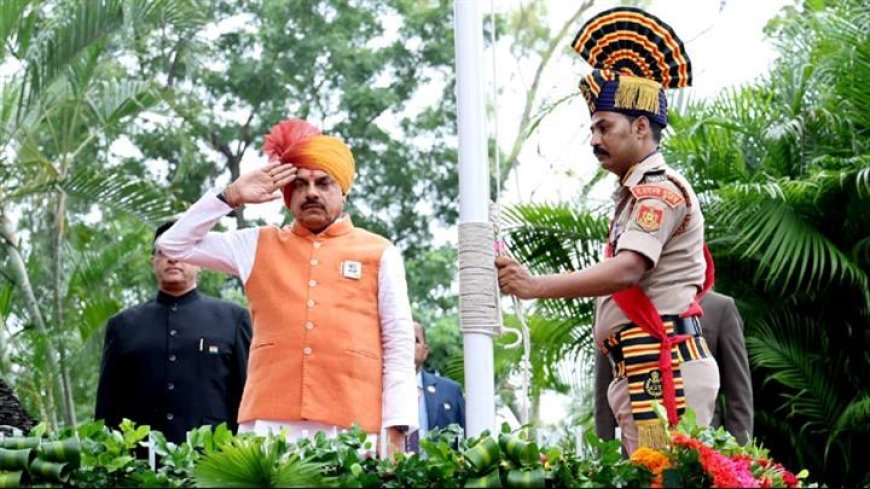 स्वतंत्रता दिवस के पावन पर्व पर मुख्यमंत्री डॉ. मोहन यादव ने मुख्यमंत्री निवास में ध्वजारोहण कर सलामी ली।