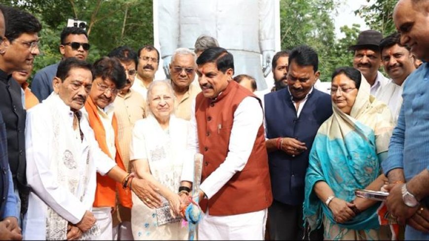 मुख्यमंत्री डॉ. यादव ने स्व. श्री अटल बिहारी वाजपेयी की 25 फीट ऊंची प्रतिमा स्थापना के लिए किया भूमिपूजन