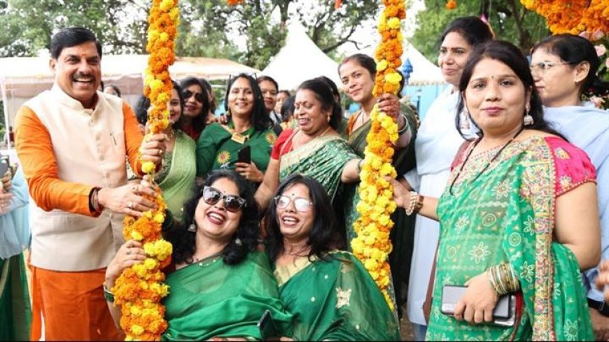 मुख्यमंत्री डॉ. यादव बहनों के आग्रह पर झूला उत्सव में पहुंचे