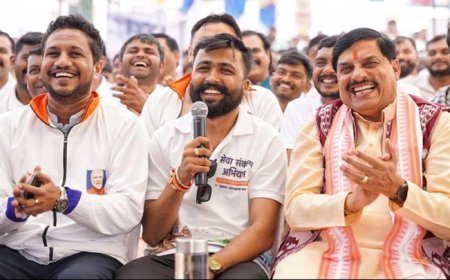 मुख्यमंत्री डॉ. मोहन यादव ने देवास में प्रधानमंत्री श्री नरेन्द्र मोदी द्वारा वीसी से वड़नगर (गुजरात) से वाराणसी सेवा यात्रा कर रहे बाइक राइडर्स से संवाद कार्यक्रम में सहभागिता की।