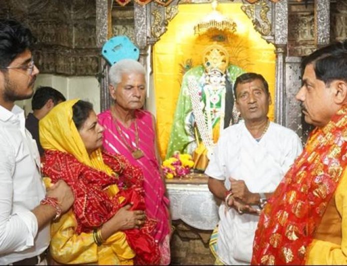 मुख्यमंत्री डॉ. यादव ने प्राचीन रुक्मणी माता मंदिर में किए दर्शन