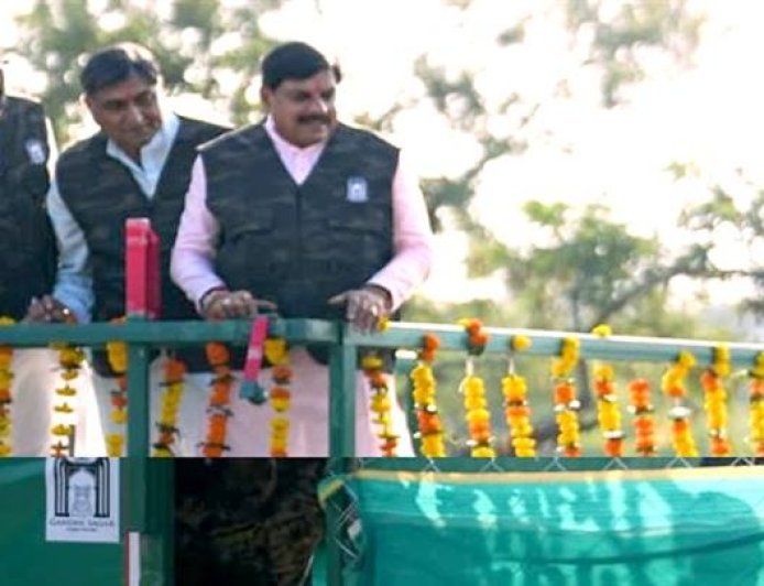 मुख्यमंत्री डॉ. यादव ने गांधी सागर अभयारण्य में छोड़ी मादा चीता राधा